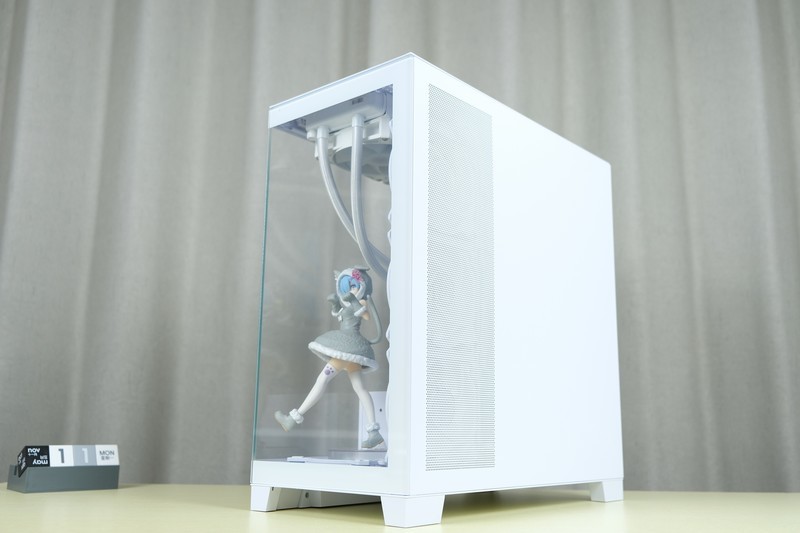 海景房天花板？展示硬件的绝佳橱窗：先马 新镜界 270°全透白色海景房机箱 上机体验