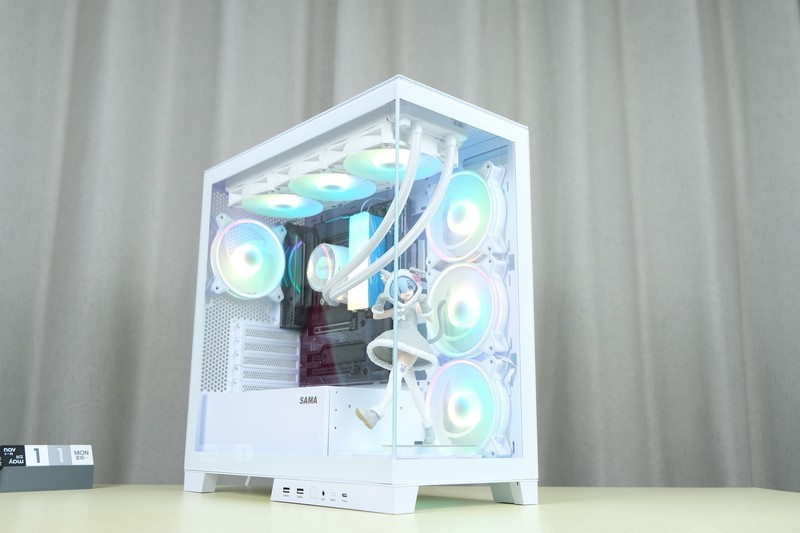 海景房天花板？展示硬件的绝佳橱窗：先马 新镜界 270°全透白色海景房机箱 上机体验