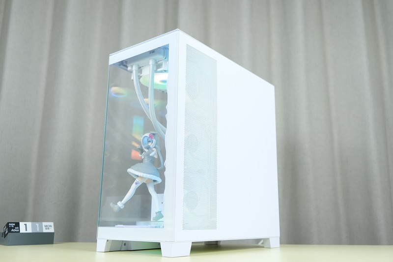 海景房天花板？展示硬件的绝佳橱窗：先马 新镜界 270°全透白色海景房机箱 上机体验