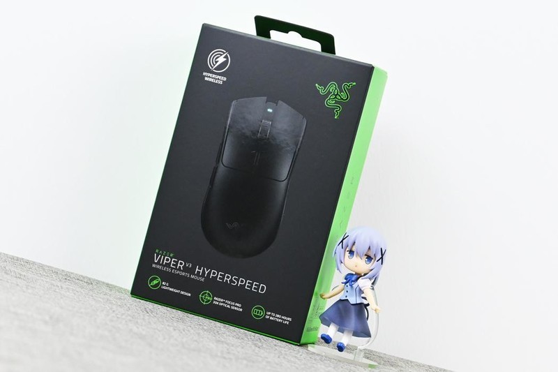 雷蛇毒蝰V3极速版游戏鼠标开箱试玩：优秀手感+280小时续航