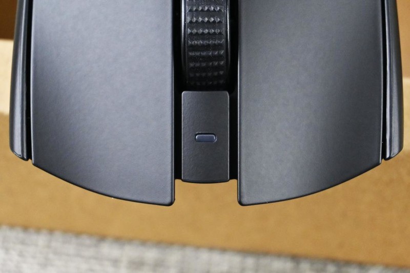 雷蛇毒蝰V3极速版游戏鼠标开箱试玩：优秀手感+280小时续航