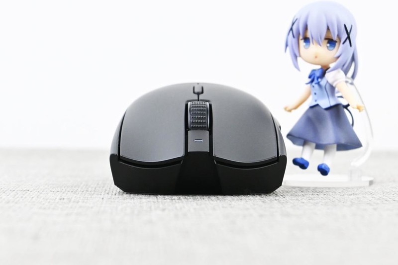 雷蛇毒蝰V3极速版游戏鼠标开箱试玩：优秀手感+280小时续航