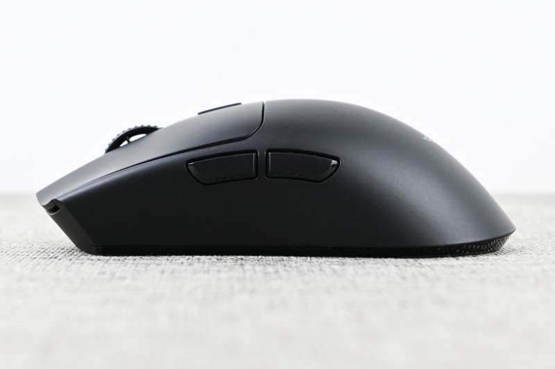 雷蛇毒蝰V3极速版游戏鼠标开箱试玩：优秀手感+280小时续航