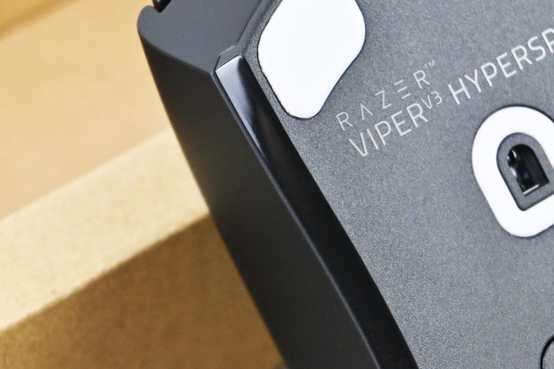 雷蛇毒蝰V3极速版游戏鼠标开箱试玩：优秀手感+280小时续航