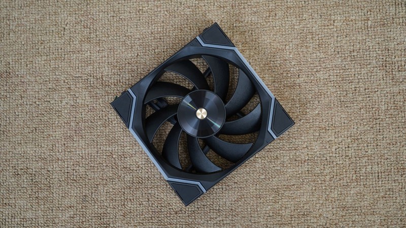 卡你“钛”美？影驰RTX 5070Ti金属大师首发评测&装机分享