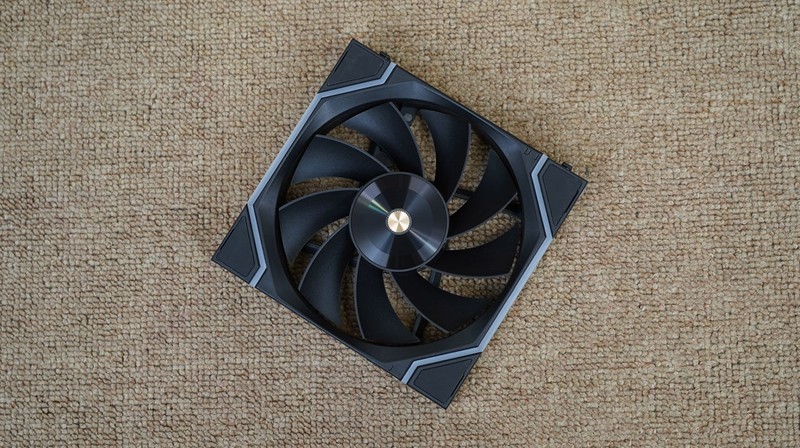 卡你“钛”美？影驰RTX 5070Ti金属大师首发评测&装机分享