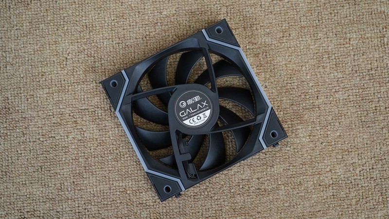 卡你“钛”美？影驰RTX 5070Ti金属大师首发评测&装机分享