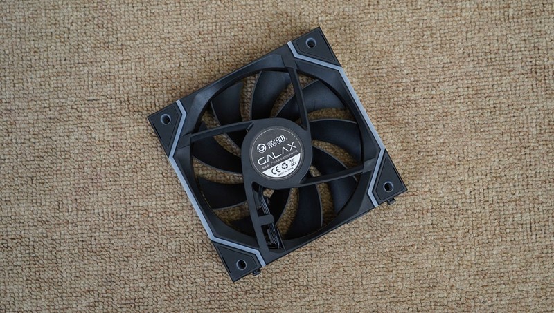 卡你“钛”美？影驰RTX 5070Ti金属大师首发评测&装机分享