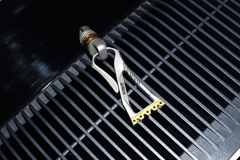 费戈皇冠双头钥匙扣：极致工艺与独特设计的完美融合