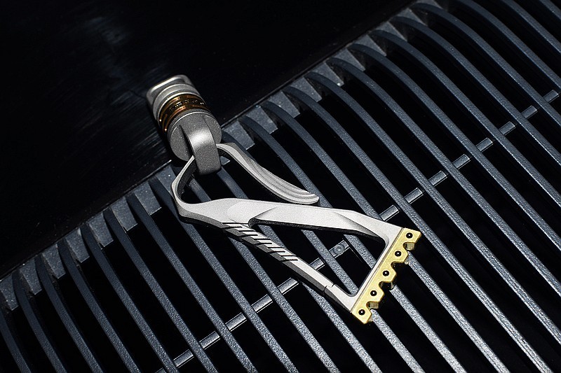 费戈皇冠双头钥匙扣：极致工艺与独特设计的完美融合