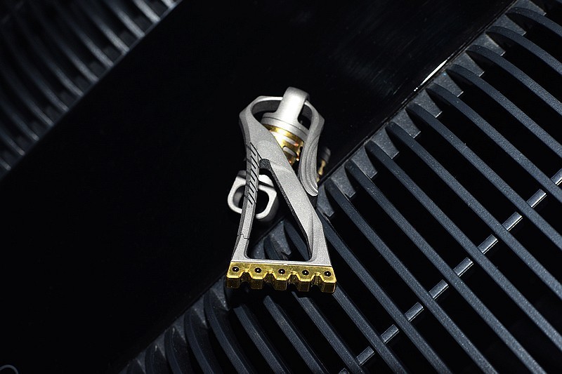 费戈皇冠双头钥匙扣：极致工艺与独特设计的完美融合