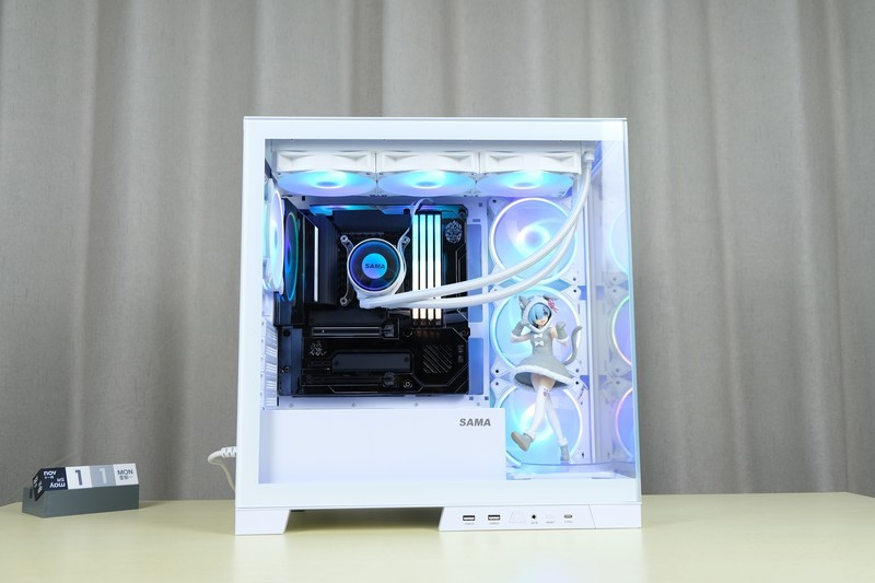 海景房天花板？展示硬件的绝佳橱窗：先马 新镜界 270°全透白色海景房机箱 上机体验