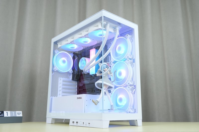 海景房天花板？展示硬件的绝佳橱窗：先马 新镜界 270°全透白色海景房机箱 上机体验