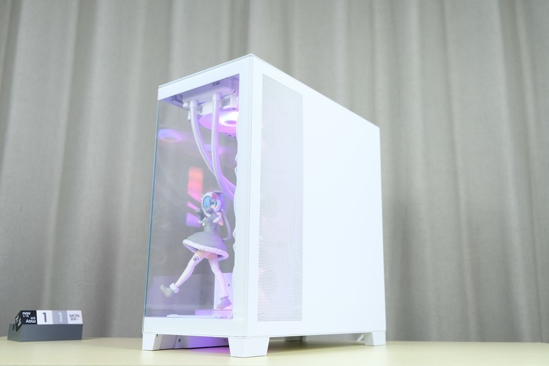 海景房天花板？展示硬件的绝佳橱窗：先马 新镜界 270°全透白色海景房机箱 上机体验