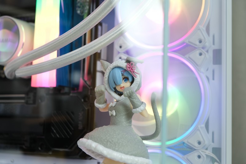 海景房天花板？展示硬件的绝佳橱窗：先马 新镜界 270°全透白色海景房机箱 上机体验