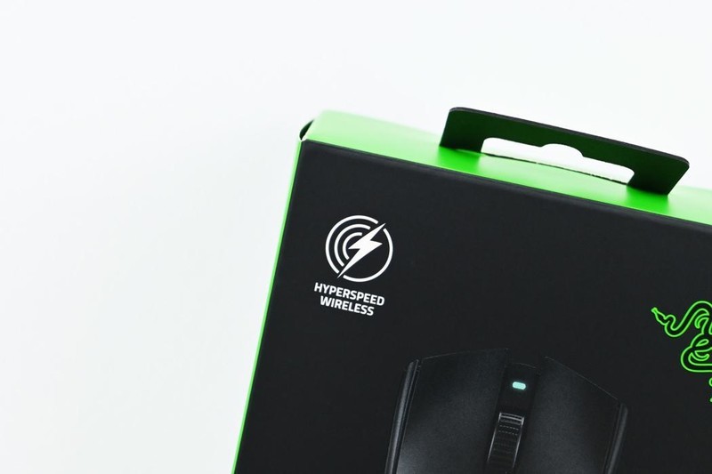 雷蛇毒蝰V3极速版游戏鼠标开箱试玩：优秀手感+280小时续航