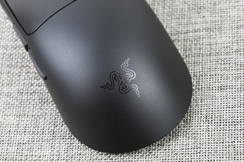 雷蛇毒蝰V3极速版游戏鼠标开箱试玩：优秀手感+280小时续航