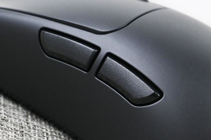 雷蛇毒蝰V3极速版游戏鼠标开箱试玩：优秀手感+280小时续航