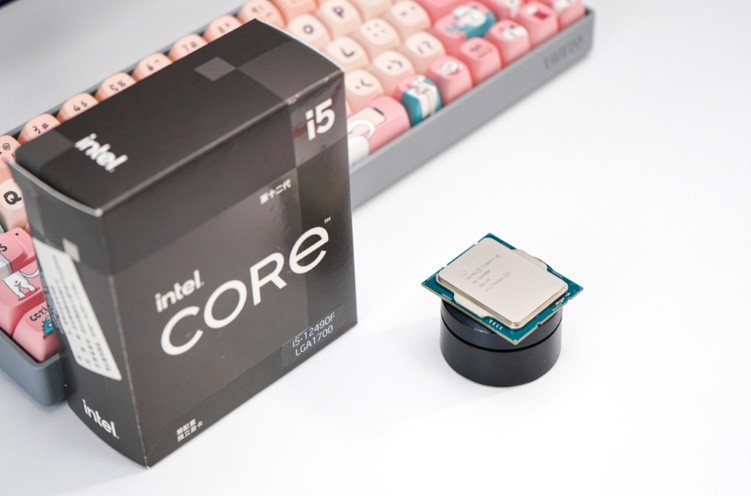 性能炸裂、通杀千元市场？国内特供版intel酷睿i5-12490F上手体验