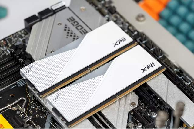 12代酷睿装机不过时，DDR4内存还能再战几年，性价比越来越高