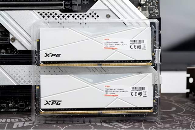 12代酷睿装机不过时，DDR4内存还能再战几年，性价比越来越高