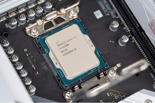 12代酷睿装机不过时，DDR4内存还能再战几年，性价比越来越高