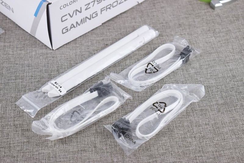 七彩虹CVN Z790D5 GAMING FROZEN巡洋舰主板开箱试玩：性价比出众