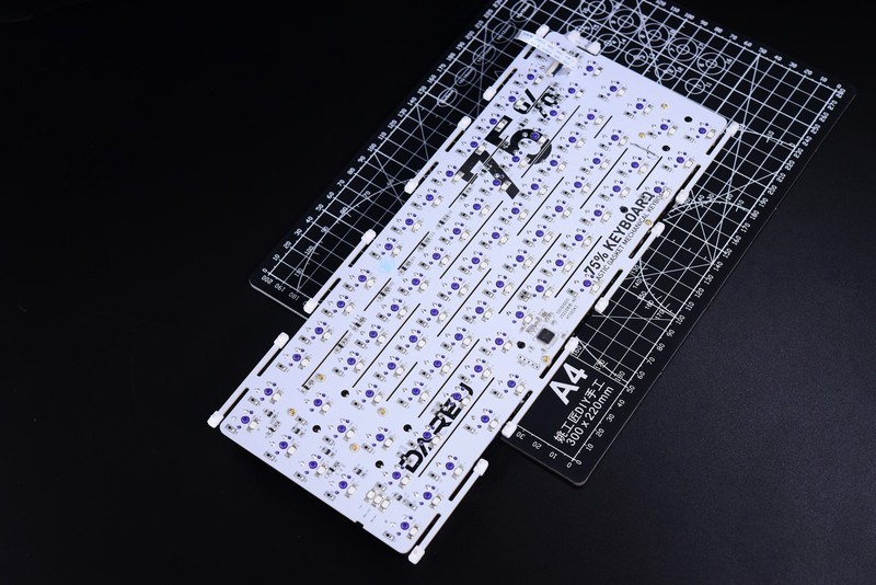 【拆解评测】贯彻软弹手感的达尔优A81弹力臂gasket结构机械键盘