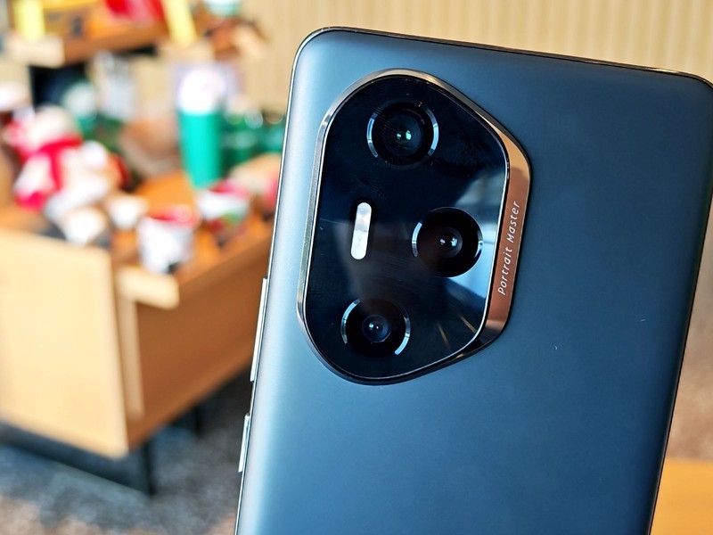 真水桶机？悬浮微曲屏+骁龙8Gen3加持，荣耀300Pro上手半个月体验