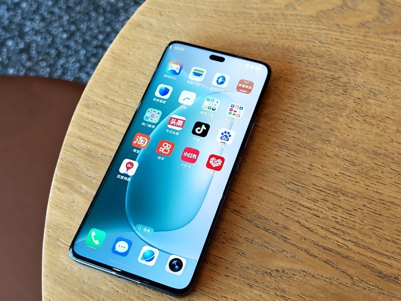 真水桶机？悬浮微曲屏+骁龙8Gen3加持，荣耀300Pro上手半个月体验