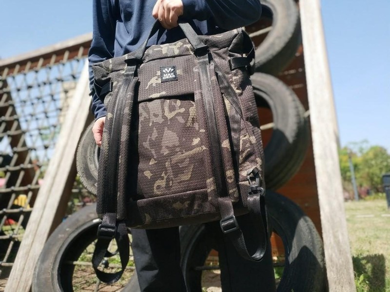 探索无界，重塑出行装备典范：MAXGEAR 打击者托特两用背包