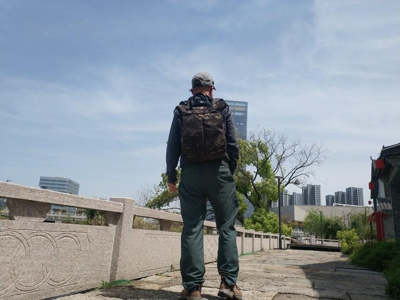 探索无界，重塑出行装备典范：MAXGEAR 打击者托特两用背包