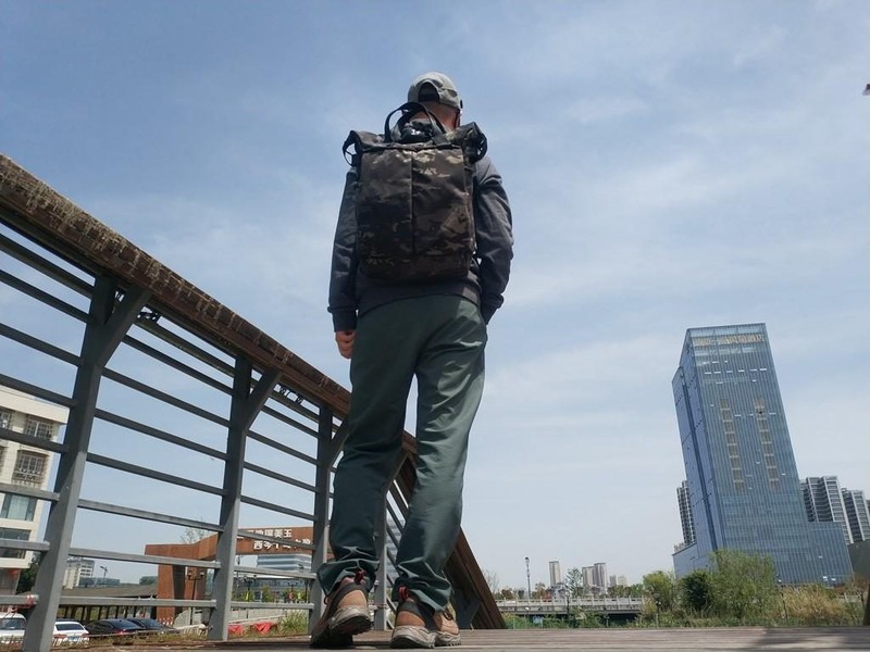 探索无界，重塑出行装备典范：MAXGEAR 打击者托特两用背包