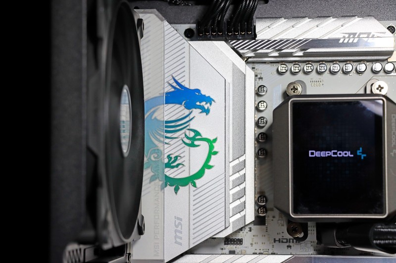 锐龙 9000X3D 好搭档！ 微星 MPG X870E EDGE TI WIFI 刀锋钛评测