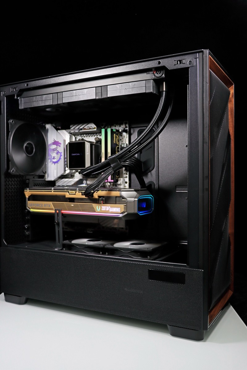 锐龙 9000X3D 好搭档！ 微星 MPG X870E EDGE TI WIFI 刀锋钛评测