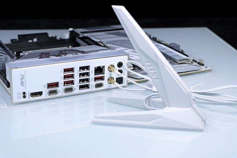 锐龙 9000X3D 好搭档！ 微星 MPG X870E EDGE TI WIFI 刀锋钛评测