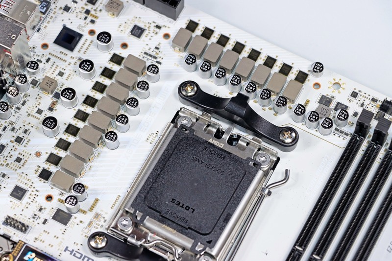 锐龙 9000X3D 好搭档！ 微星 MPG X870E EDGE TI WIFI 刀锋钛评测