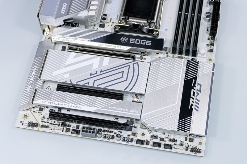 锐龙 9000X3D 好搭档！ 微星 MPG X870E EDGE TI WIFI 刀锋钛评测