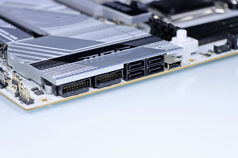 锐龙 9000X3D 好搭档！ 微星 MPG X870E EDGE TI WIFI 刀锋钛评测