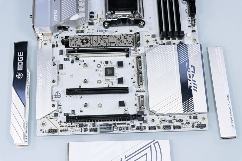 锐龙 9000X3D 好搭档！ 微星 MPG X870E EDGE TI WIFI 刀锋钛评测