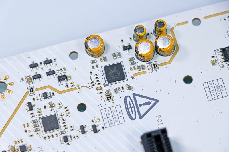 锐龙 9000X3D 好搭档！ 微星 MPG X870E EDGE TI WIFI 刀锋钛评测