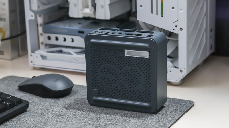 巴掌大小的电脑也能这么强？零刻EQR7体验，一千多块比主机香多了