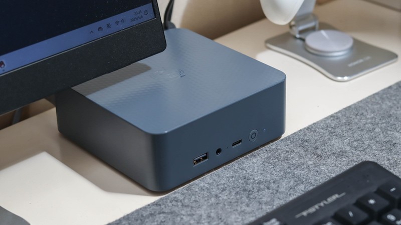 巴掌大小的电脑也能这么强？零刻EQR7体验，一千多块比主机香多了