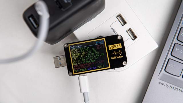 小而强大，疾速满电，IDMIX大麦140W 氮化镓充电器