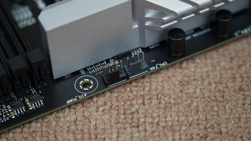 新一代千元级甜点主板？ROG STRIX B760-G小吹雪评测及装机体验