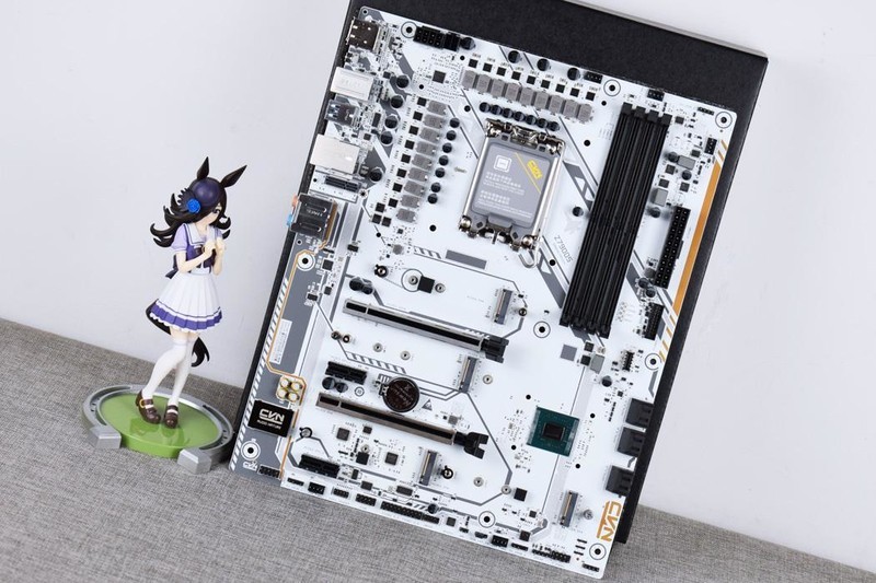 七彩虹CVN Z790D5 GAMING FROZEN巡洋舰主板开箱试玩：性价比出众
