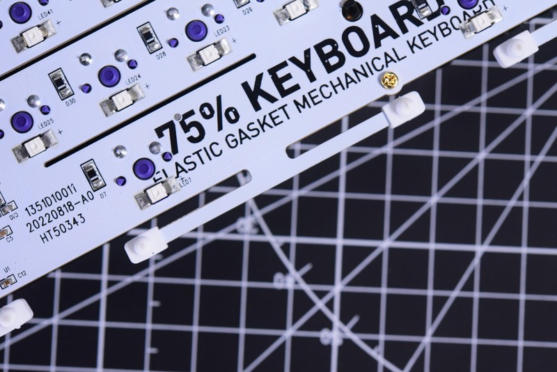 【拆解评测】贯彻软弹手感的达尔优A81弹力臂gasket结构机械键盘