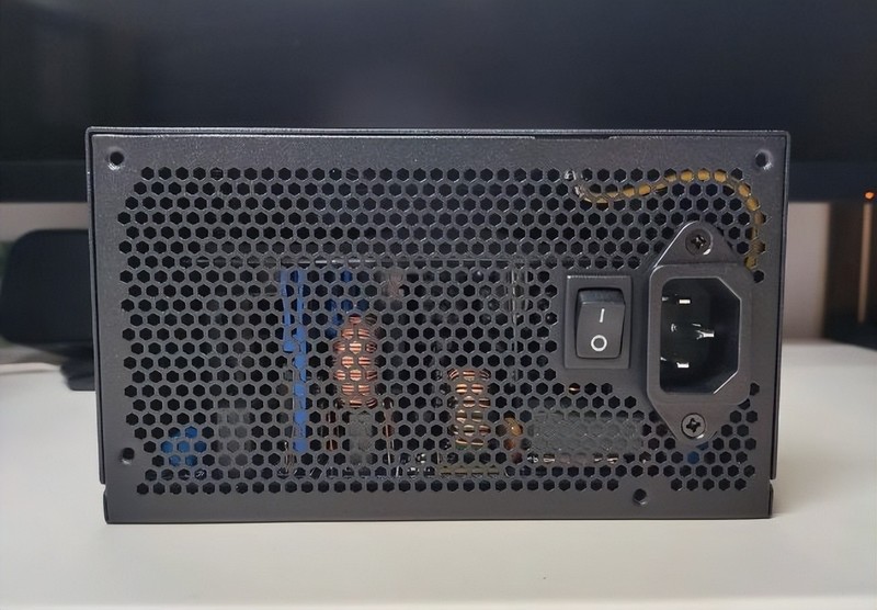 甜品卡配什么电源，我推荐安耐美金竞蝠GM650W，可以闭眼冲！