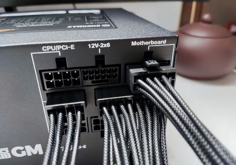 甜品卡配什么电源，我推荐安耐美金竞蝠GM650W，可以闭眼冲！