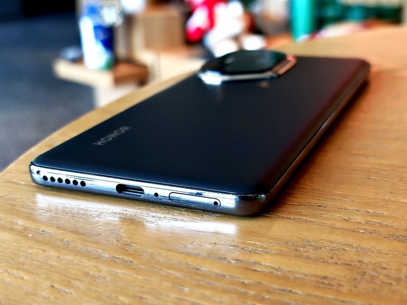 真水桶机？悬浮微曲屏+骁龙8Gen3加持，荣耀300Pro上手半个月体验